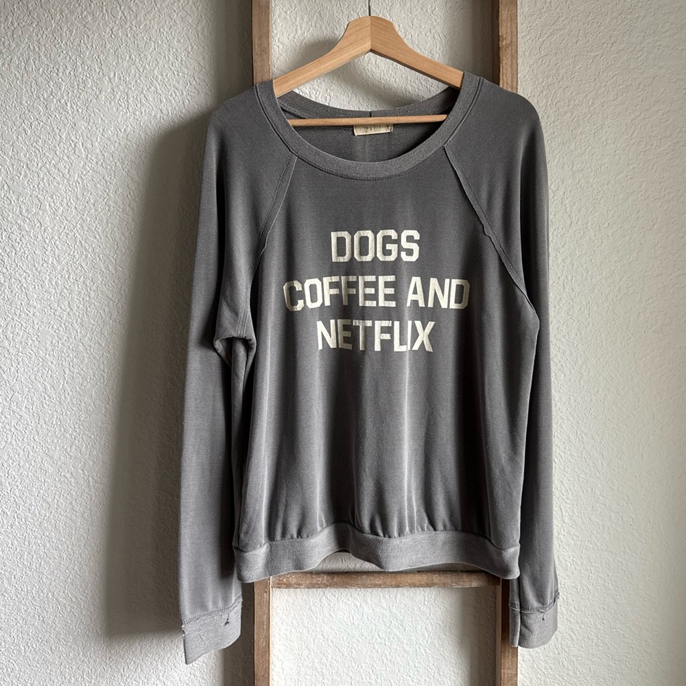 Em & Elle well worn graphic sweatshirt sz: Med